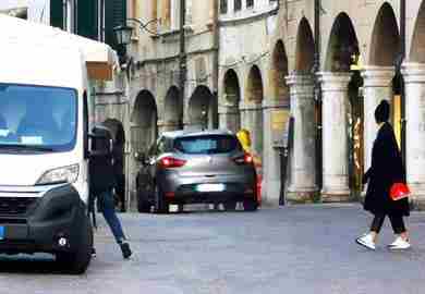 PORDENONE: Controsenso in centro storico: La polizia Locale individua e sanziona la conducente.