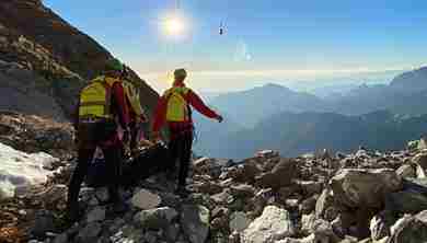 Incidenti montagna: scivolano per 300 m,salvi 2 scialpinisti  In Friuli. 