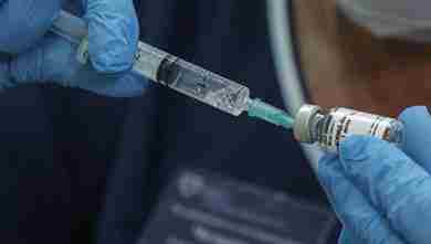 Covid:Anelli,300 medici morti,vaccinare tutti camici bianchi  